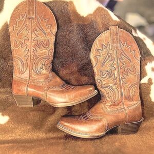 BROWN BOOTS SQUARE TOE RIDING HEEL LADY 8 MEN 7D ARIAT SPUR SHELF STITCH UNISEX